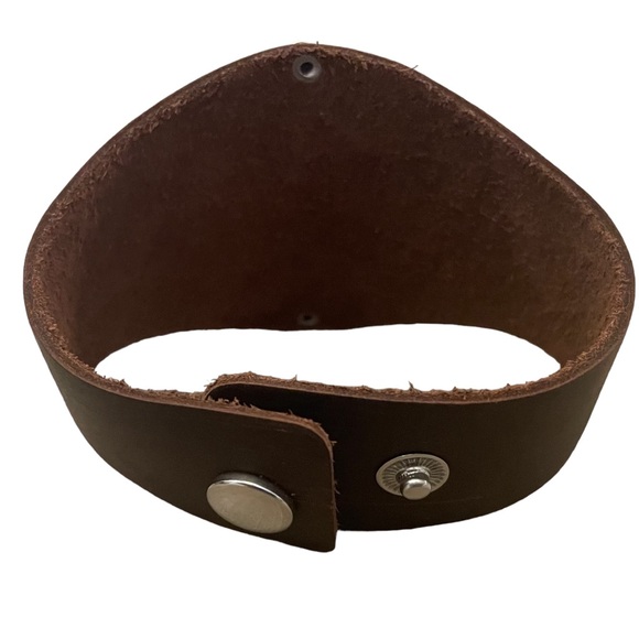 Faux Oval Turquoise Brown Leather Snap Bracelet - Picture 2 of 6